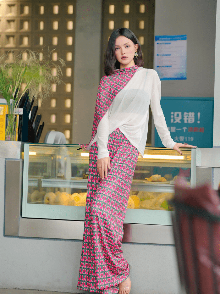 HZHJ original designer's pink butterfly pants, casual and slimming high-end and luxurious - Image 2
