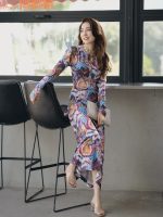 Designer's dreamy coral dress with cross floral light luxury runway - Image 2